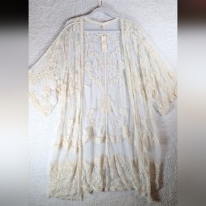 681-NWT Adiva -Elegant Cream Lace Kimono Robe